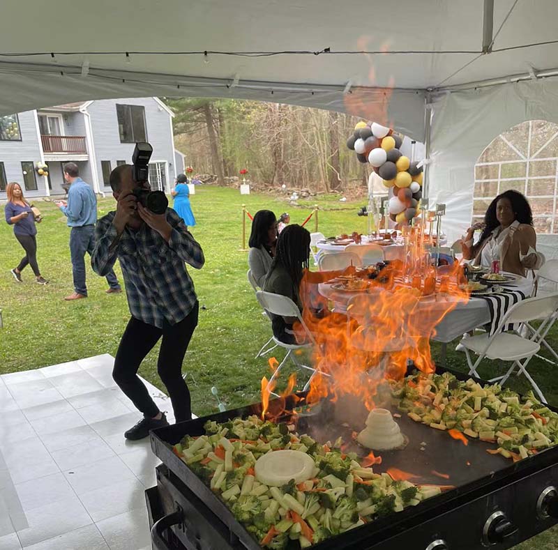 The backyard live show of Hibachi Dinning